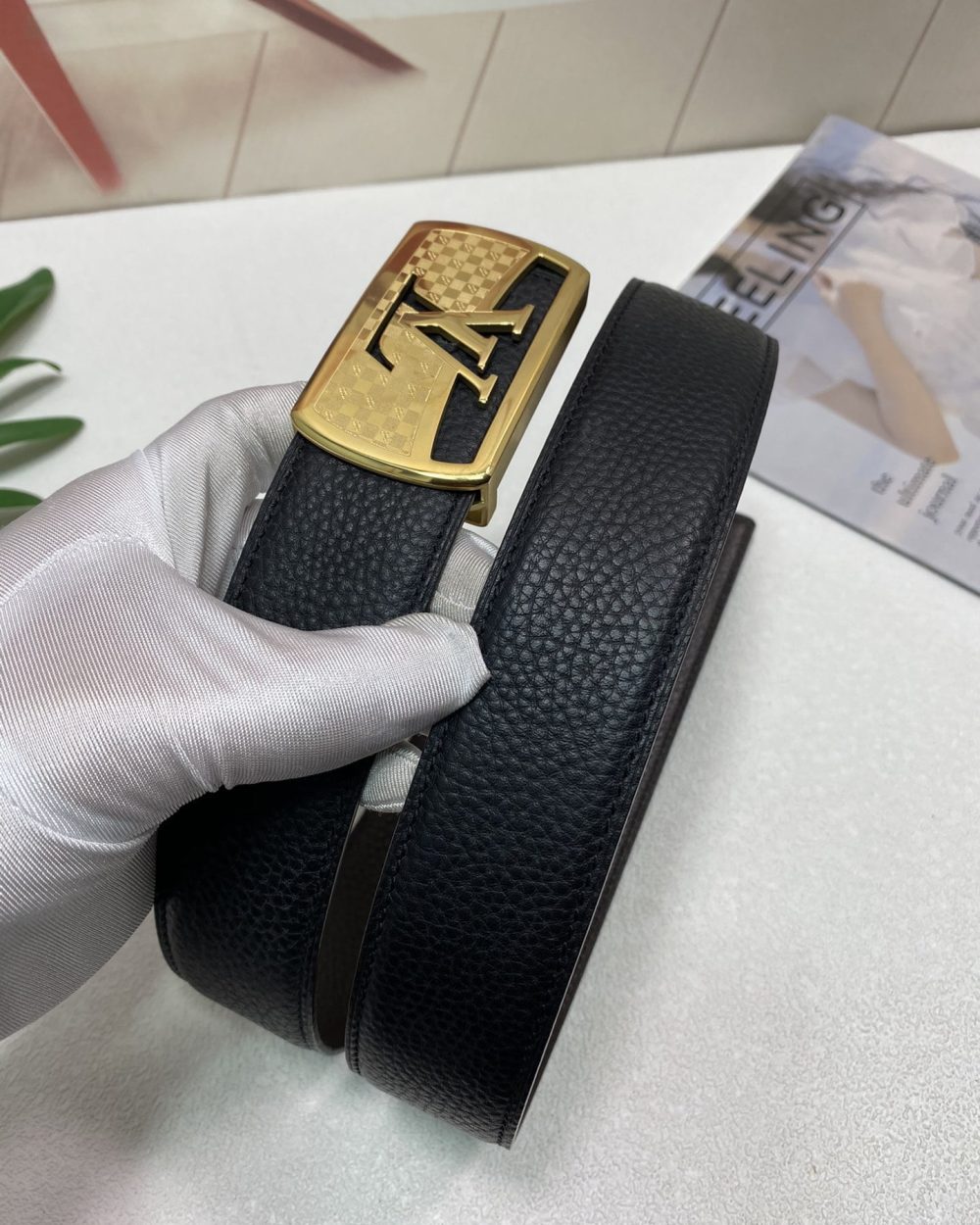 1:1 Replica Louis Vuitton Initiales Reversible LV Belt with Gold Toned Hardware LV Women Belt