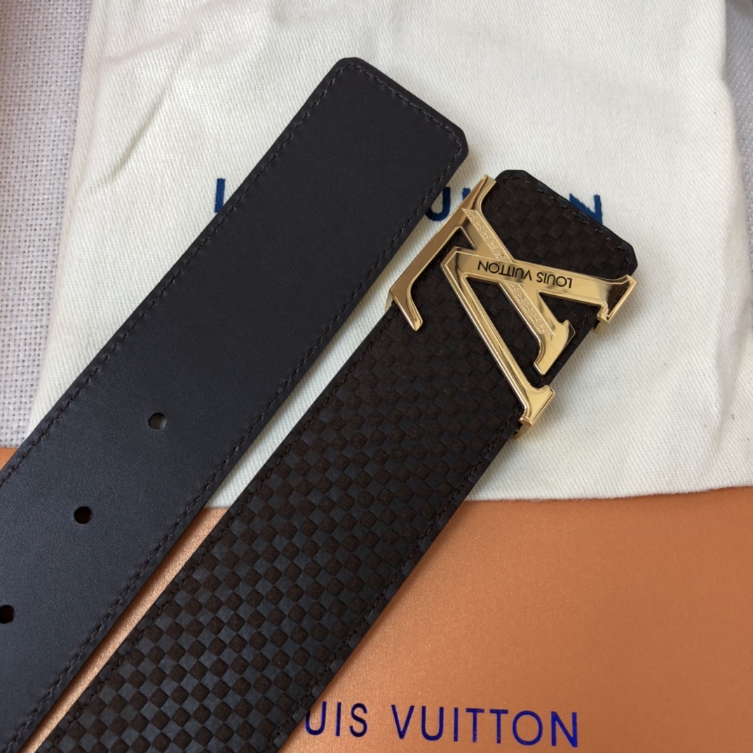 1:1 Replica Louis Vuitton Initiales Reversible LV Belt with Gold Toned Hardware LV Women Belt - Image 2