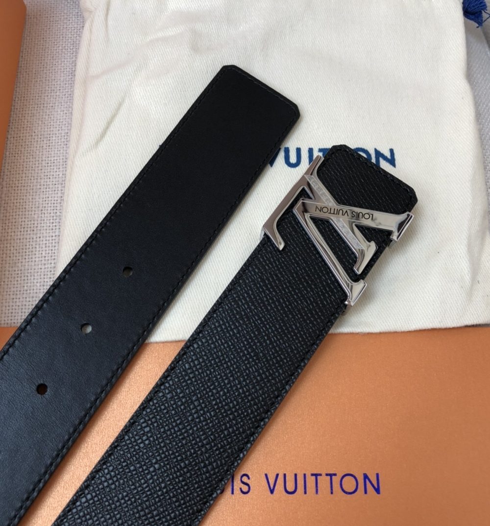 1:1 Replica Louis Vuitton Initiales Reversible LV Belt with Silver Hardware LV Women Belt LV