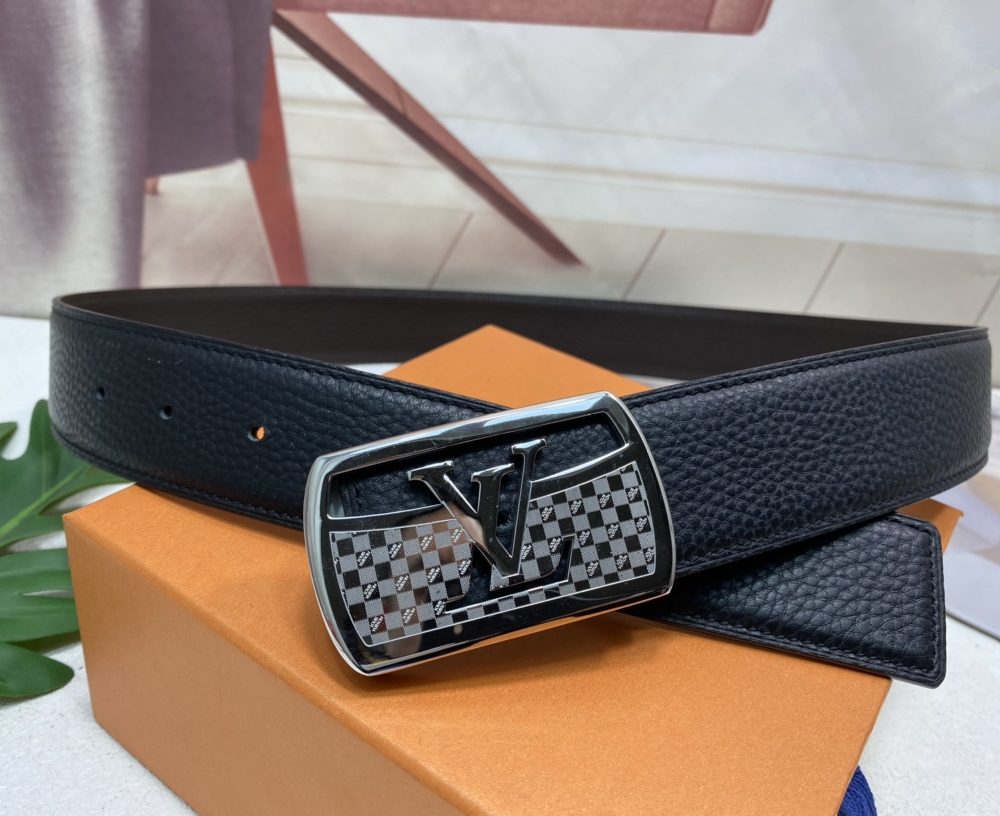 1:1 Replica Louis Vuitton Initiales Reversible LV Belt with Silver Toned Hardware LV Women Belt