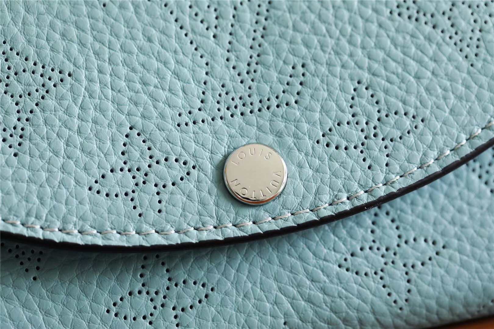 1:1 Replica Louis Vuitton Iris Compact Wallet Mahina Light Blue For Women, Women's Wallets 4.2in/12cm LV - Image 2