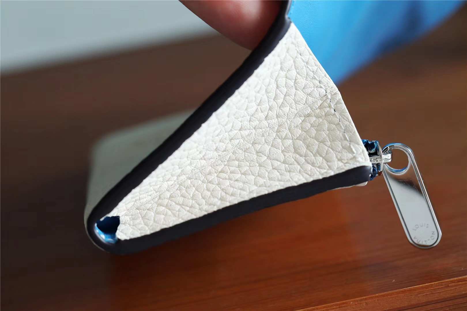 1:1 Replica Louis Vuitton Iris Compact Wallet Mahina White For Women, Women's Wallets 4.2in/12cm LV - Image 5