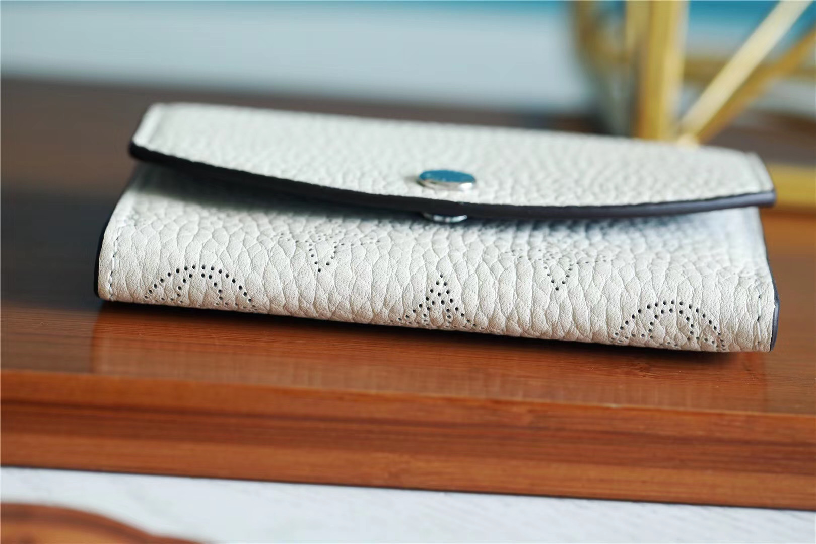 1:1 Replica Louis Vuitton Iris Compact Wallet Mahina White For Women, Women's Wallets 4.2in/12cm LV - Image 7