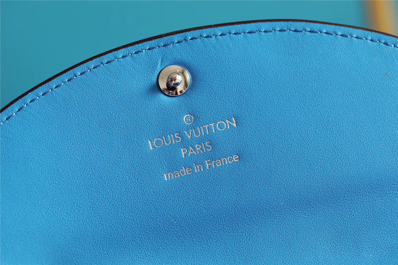 1:1 Replica Louis Vuitton Iris Compact Wallet Mahina White For Women, Women's Wallets 4.2in/12cm LV - Image 4