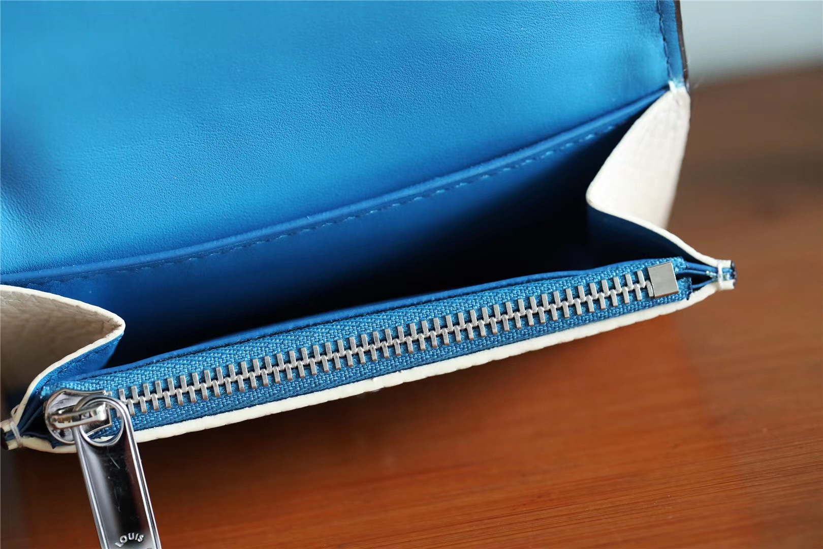 1:1 Replica Louis Vuitton Iris Compact Wallet Mahina White For Women, Women's Wallets 4.2in/12cm LV - Image 2