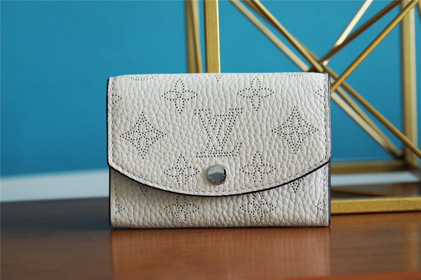 1:1 Replica Louis Vuitton Iris Compact Wallet Mahina White For Women, Women's Wallets 4.2in/12cm LV
