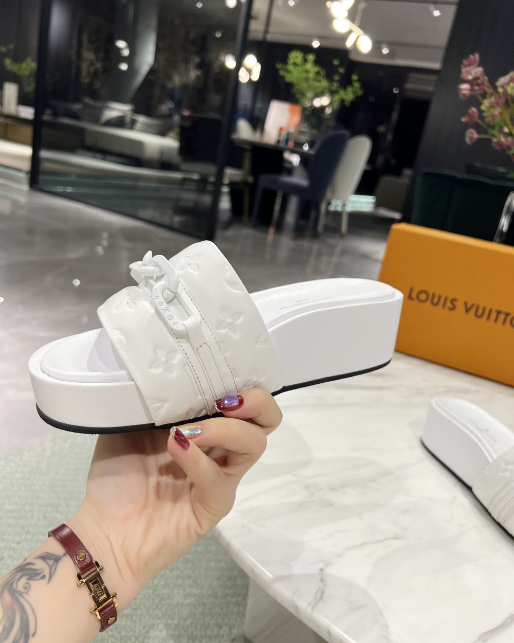 Louis Vuitton Jumbo Flatform Mule White For Women LV
