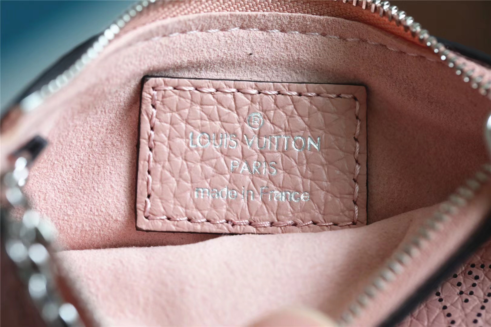 1:1 Replica Louis Vuitton Key Pouch Mahina Magnolia Pink For Women, Women's Wallets 5.1in/13cm LV M69508 - Image 8