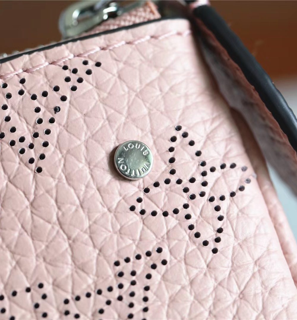 1:1 Replica Louis Vuitton Key Pouch Mahina Magnolia Pink For Women, Women's Wallets 5.1in/13cm LV M69508