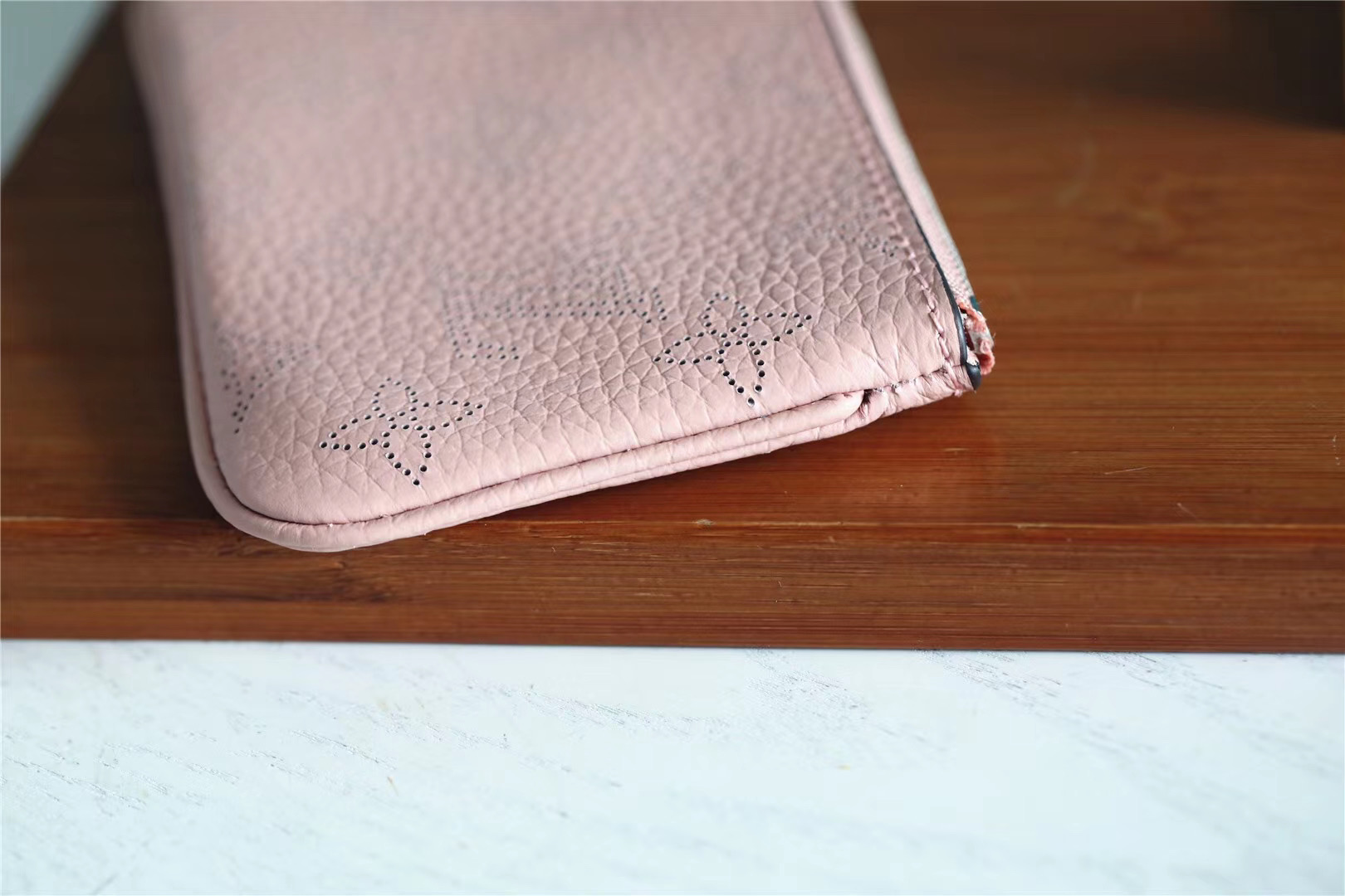 1:1 Replica Louis Vuitton Key Pouch Mahina Magnolia Pink For Women, Women's Wallets 5.1in/13cm LV M69508 - Image 4