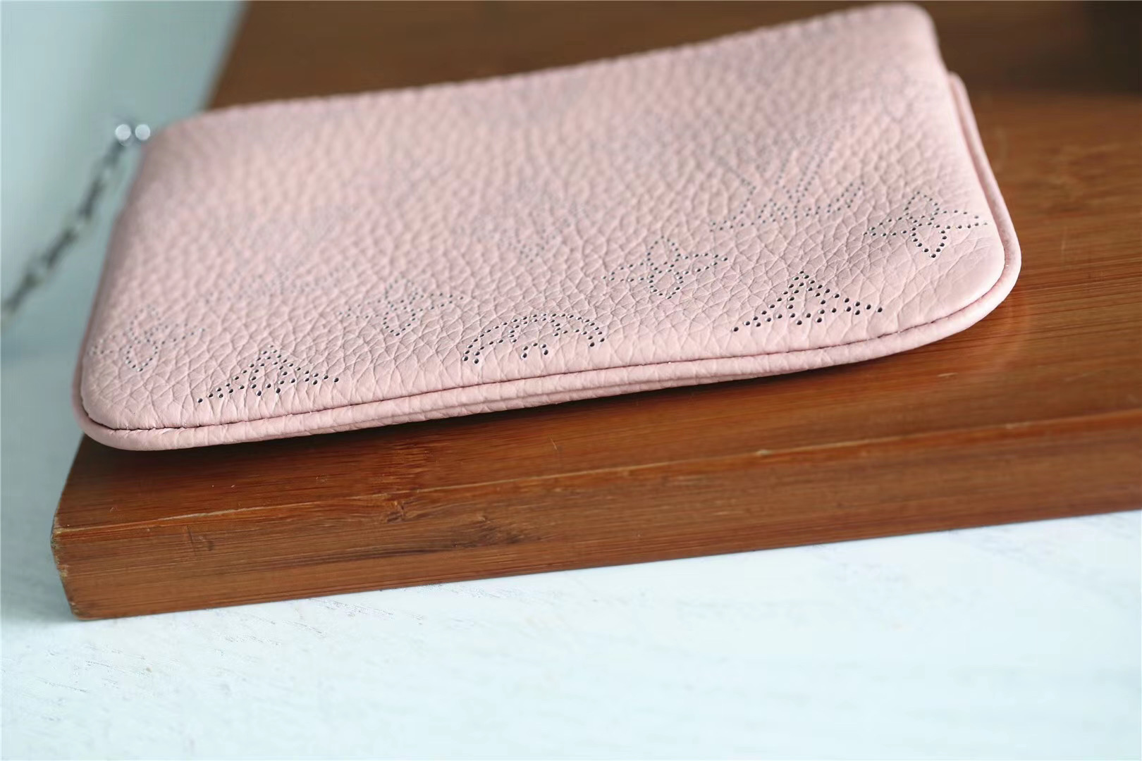 1:1 Replica Louis Vuitton Key Pouch Mahina Magnolia Pink For Women, Women's Wallets 5.1in/13cm LV M69508 - Image 5