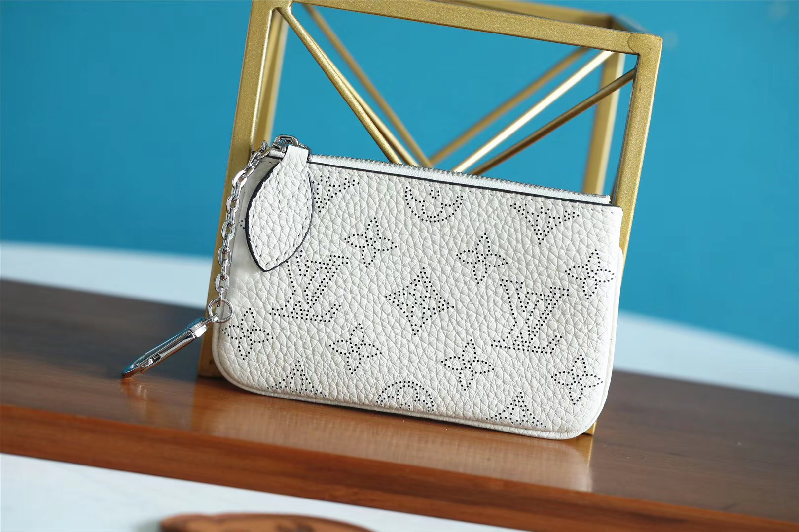 1:1 Replica Louis Vuitton Key Pouch Mahina White For Women, Women's Wallets 5.1in/13cm LV - Image 2