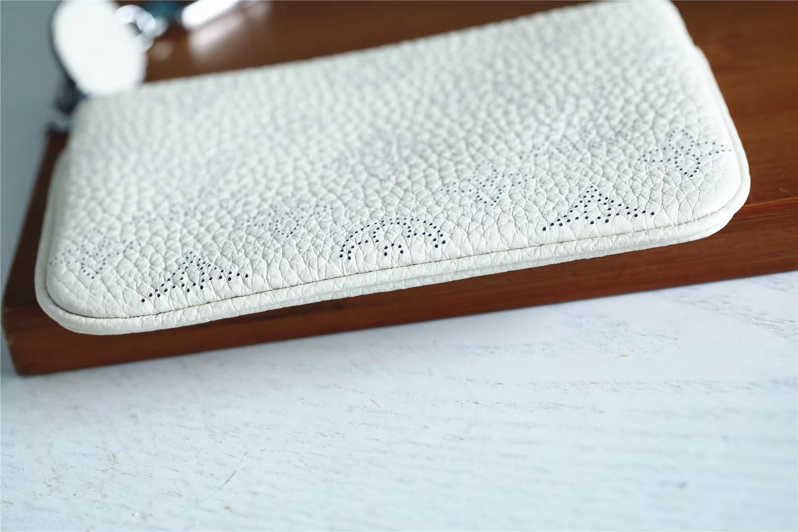 1:1 Replica Louis Vuitton Key Pouch Mahina White For Women, Women's Wallets 5.1in/13cm LV - Image 9