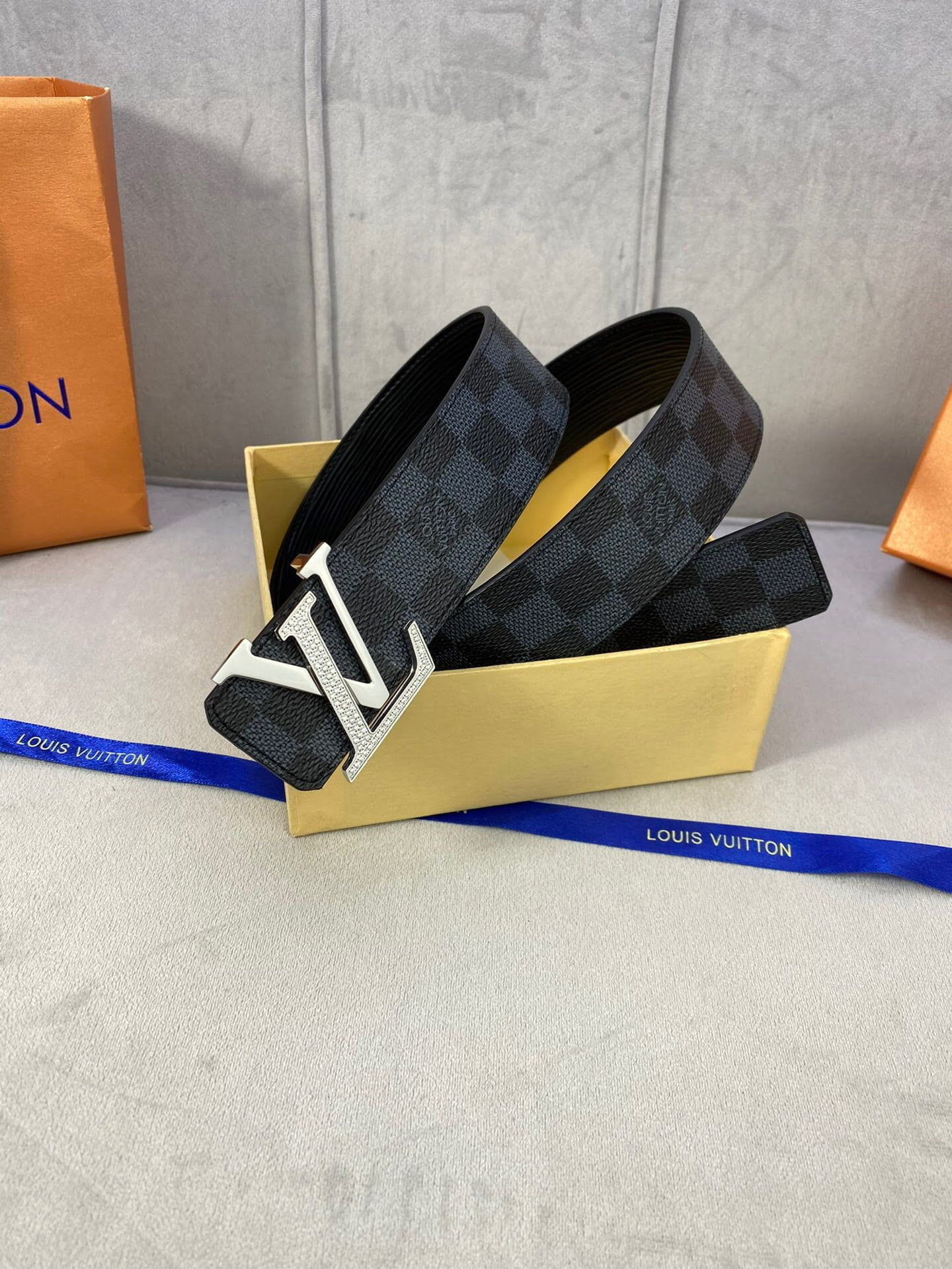 1:1 Replica Louis Vuitton LV Diamond Reversible Belt Damier Graphite, LV Women Belt M0366V