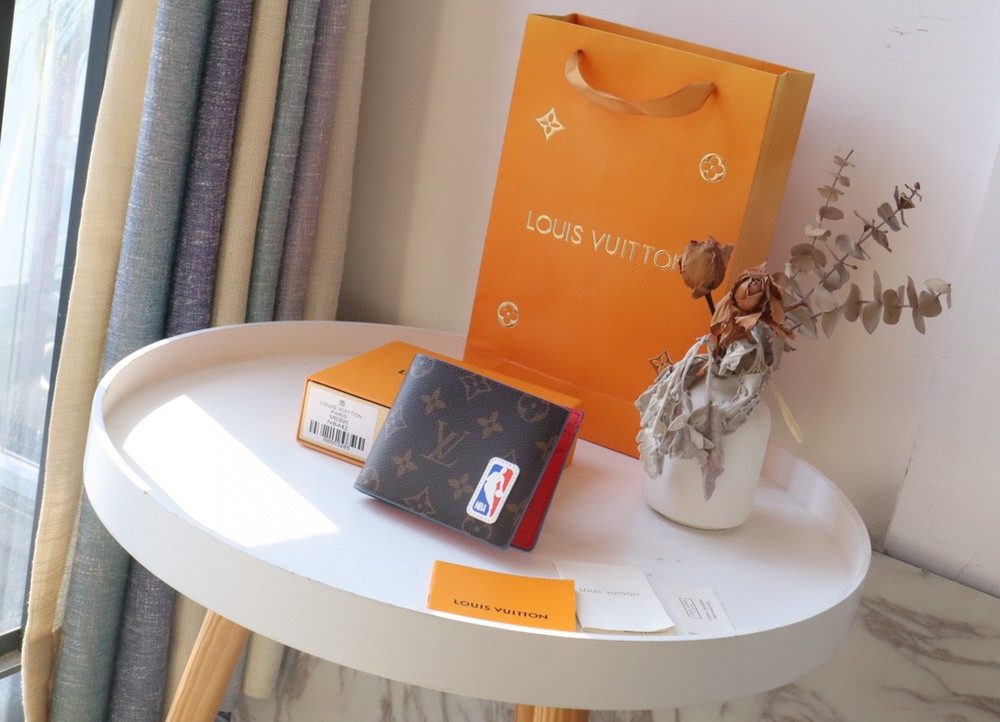 1:1 Replica Louis Vuitton LV X NBA Multiple Wallet Monogram Canvas For Men, Men's Wallet 12cm LV M80105