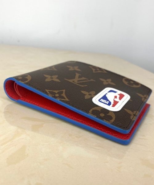 1:1 Replica Louis Vuitton LV x NBA Multiple Wallet Monogram Canvas For Men, Men's Wallet 4.5in/11.5cm LV M80105