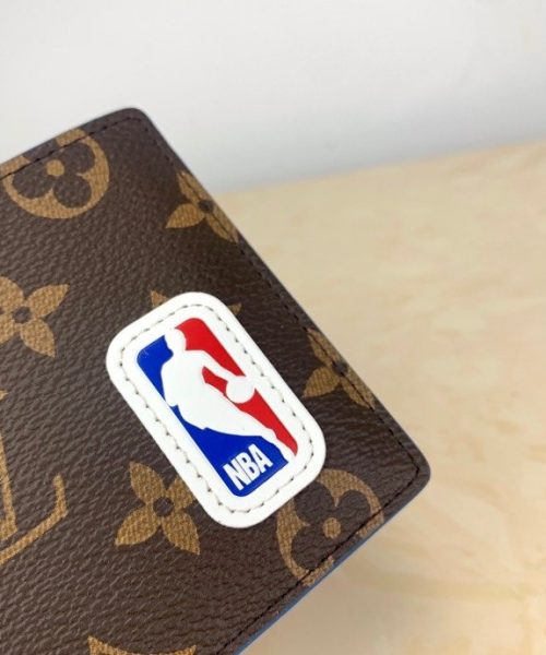 1:1 Replica Louis Vuitton LV x NBA Multiple Wallet Monogram Canvas For Men, Men's Wallet 4.5in/11.5cm LV M80105