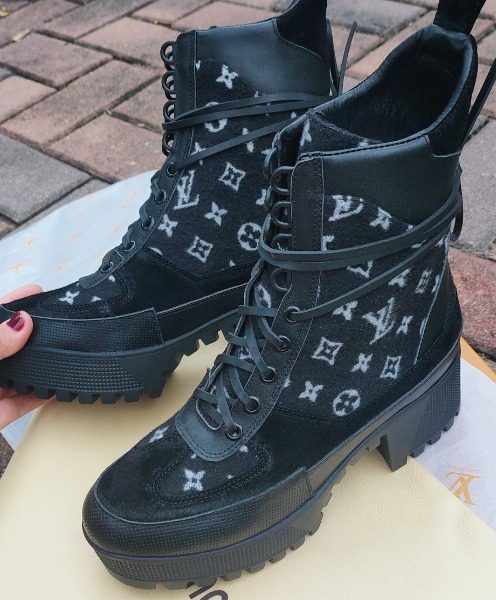 Louis Vuitton Metropolis Flat Ranger Monogram Denim Black For Women LV 1A9RPZ