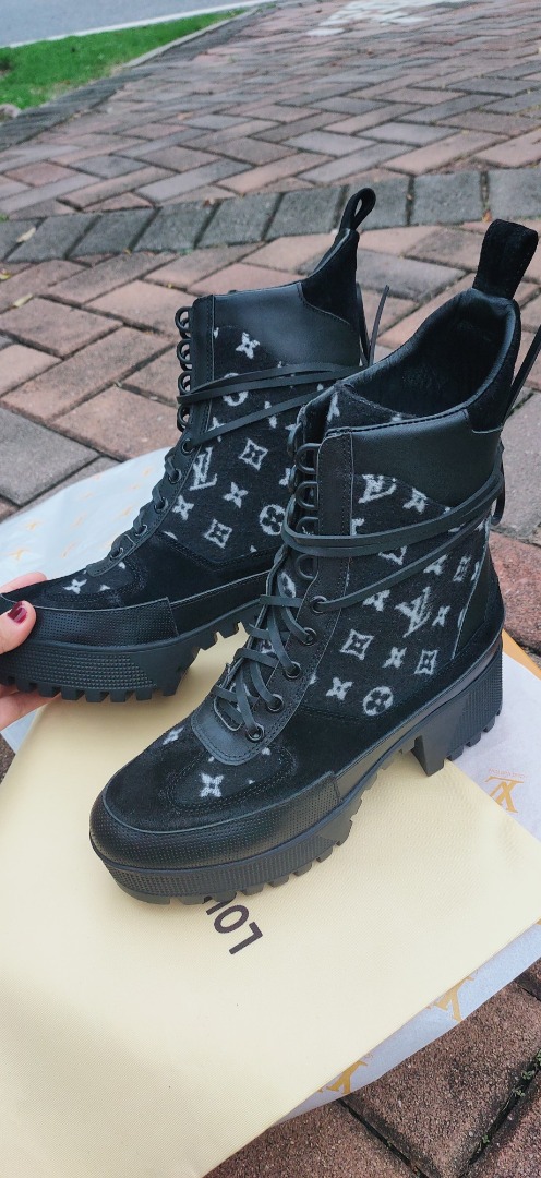 Louis Vuitton Metropolis Flat Ranger Monogram Denim Black For Women LV 1A9RPZ - Image 8