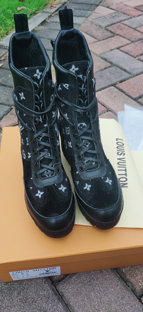 Louis Vuitton Metropolis Flat Ranger Monogram Denim Black For Women LV 1A9RPZ - Image 4