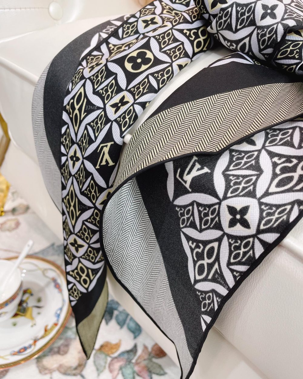 Louis Vuitton Monogram Pattern Black Scarf 175cm/69in 