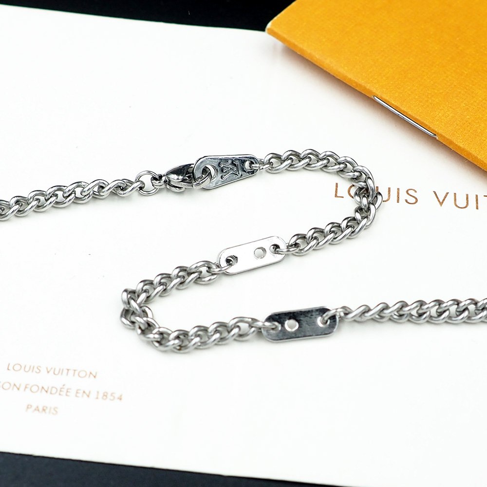 Louis Vuitton Necklace - Image 7