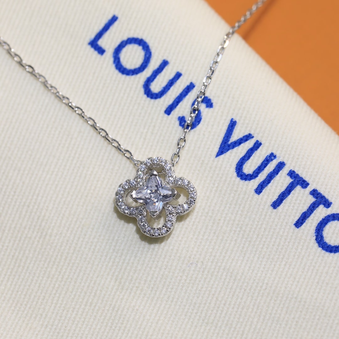 Louis Vuitton Necklace - Image 3