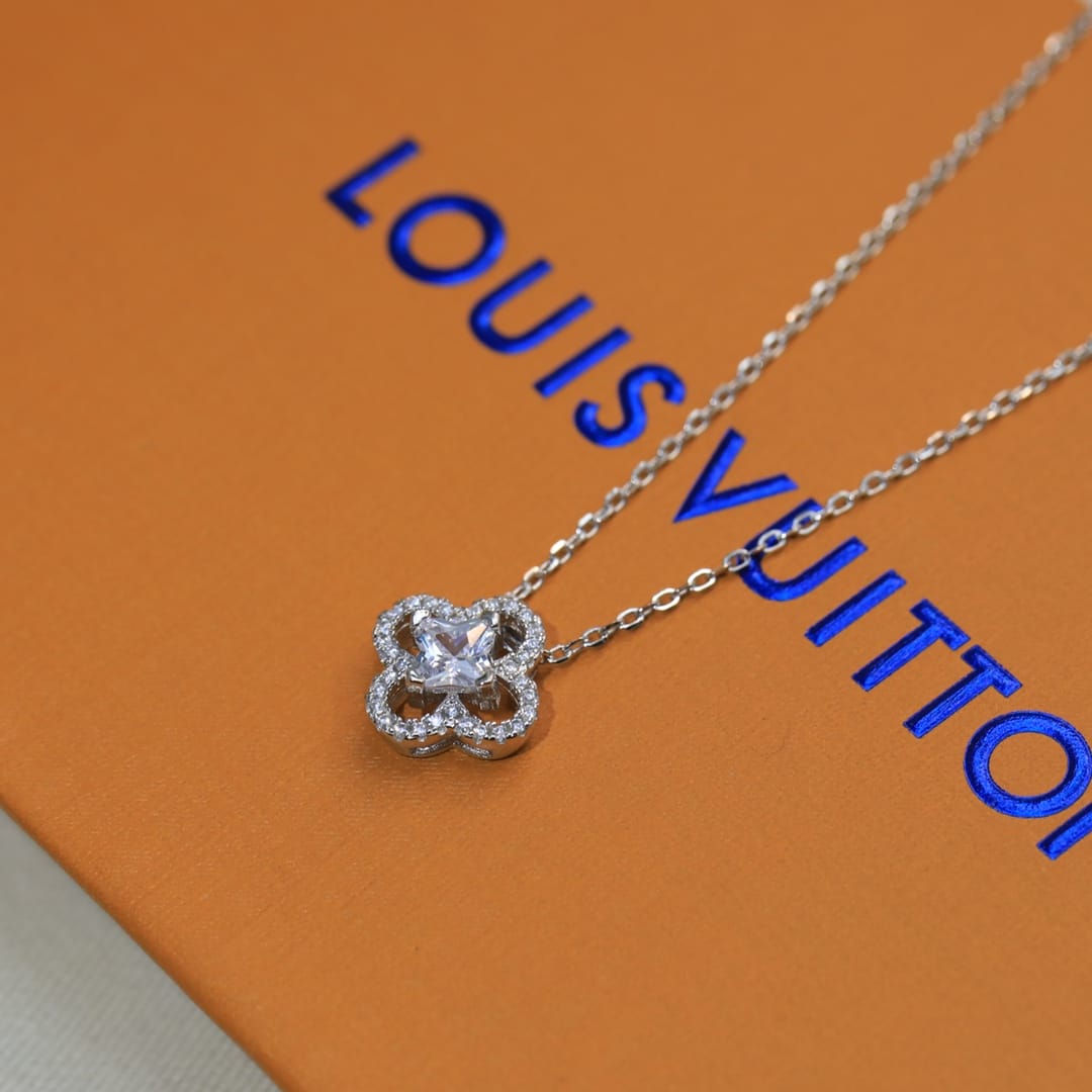Louis Vuitton Necklace - Image 4
