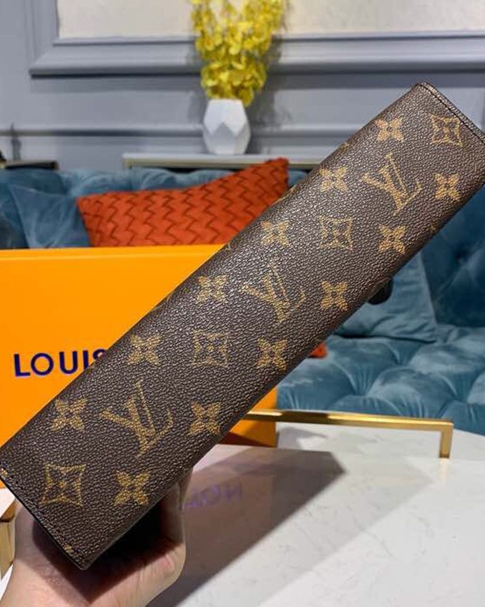 1:1 Replica Louis Vuitton Pochette Voyage MM Monogram Canvas For Men, Men's Wallet 8.3in/27cm LV M61692