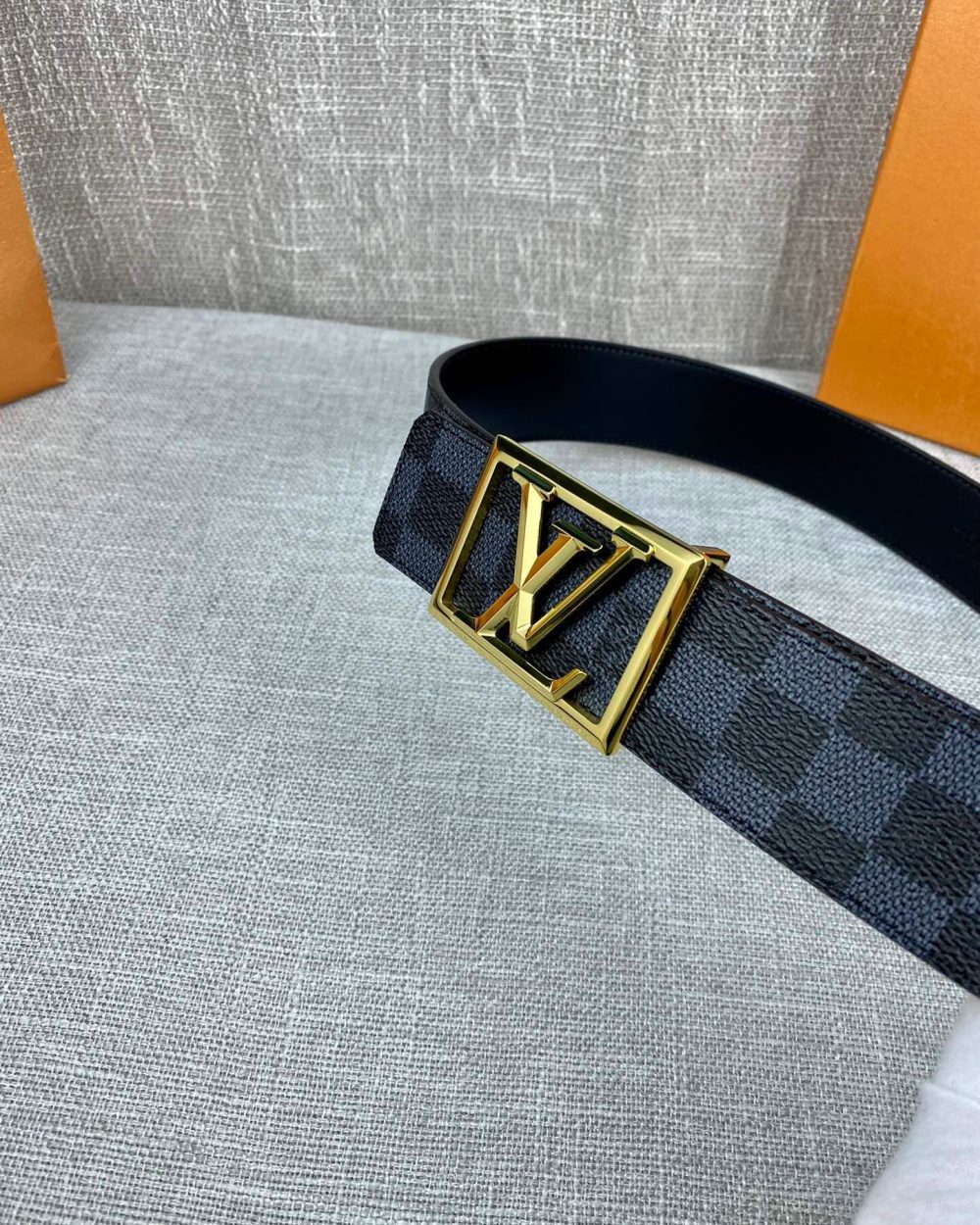1:1 Replica Louis Vuitton Pyramide Frame Initiales Reversible LV Belt Damier Cobalt Canvas Blue and Black LV Women Belt