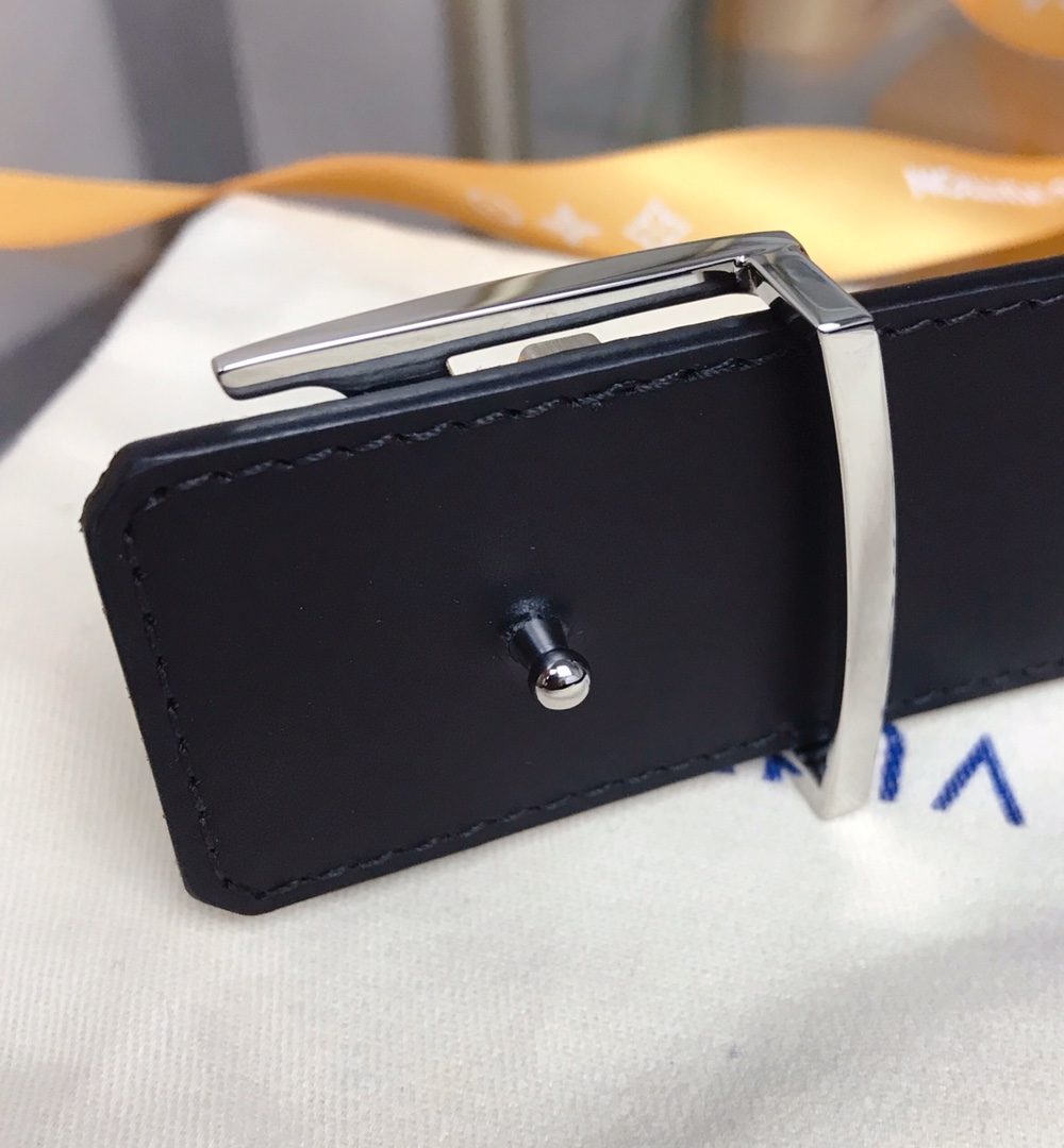 1:1 Replica Louis Vuitton Reversible LV Belt Monogram Eclipse LV Women Belt M0450V