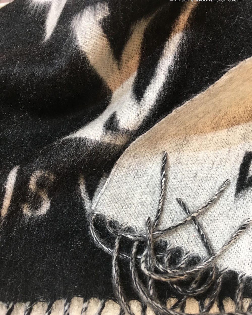 Louis Vuitton Reykjavik Scarf Black 75in/190cm M71040