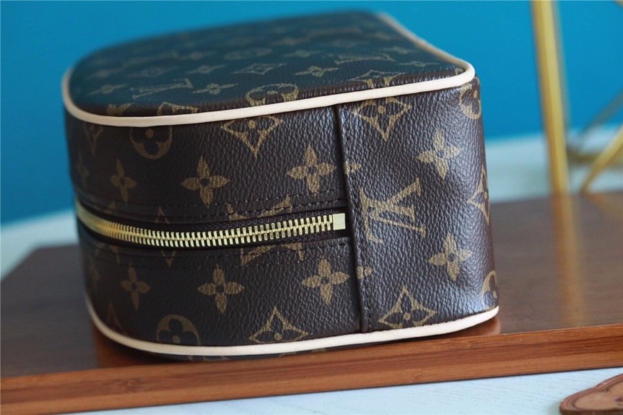 1:1 Replica Louis Vuitton Toilet Pouch GM Monogram Canvas For Women, Women's Wallets 7.9in/20cm LV M47507 - Image 11