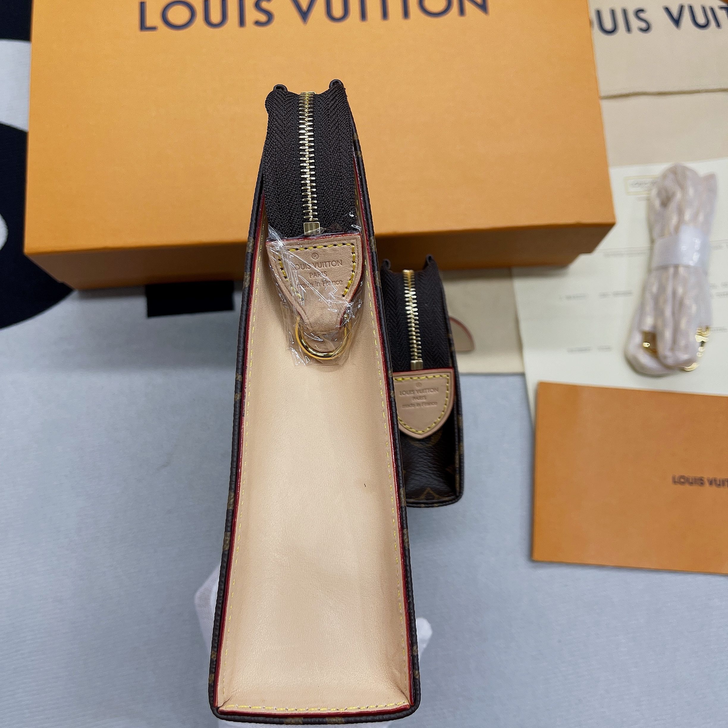 1:1 Replica Louis Vuitton Toiletry Pouch on Chain Monogram Canvas For Women, Women's Wallets 9.8in/25cm LV M81412 - Image 8