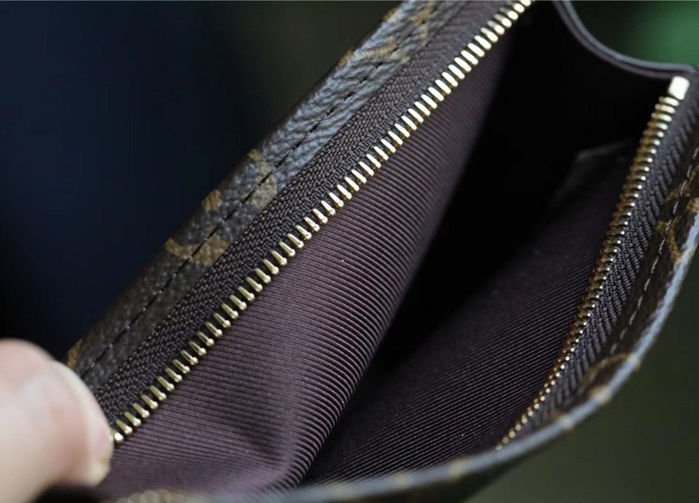 1:1 Replica Louis Vuitton Toiletry Pouch on Chain Monogram Canvas For Women, Women's Wallets 9.8in/25cm LV M81412