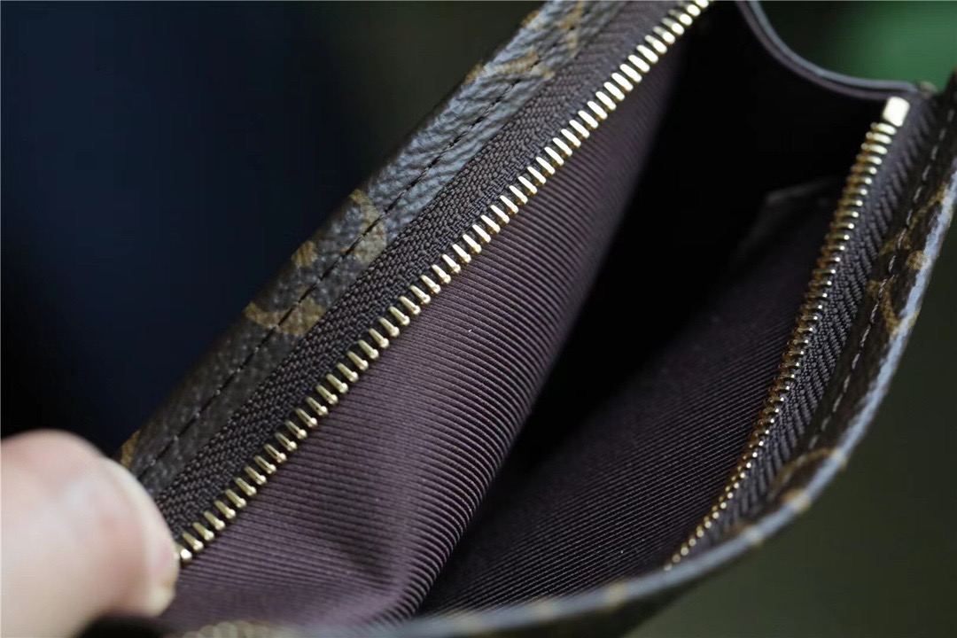 1:1 Replica Louis Vuitton Toiletry Pouch on Chain Monogram Canvas For Women, Women's Wallets 9.8in/25cm LV M81412 - Image 3