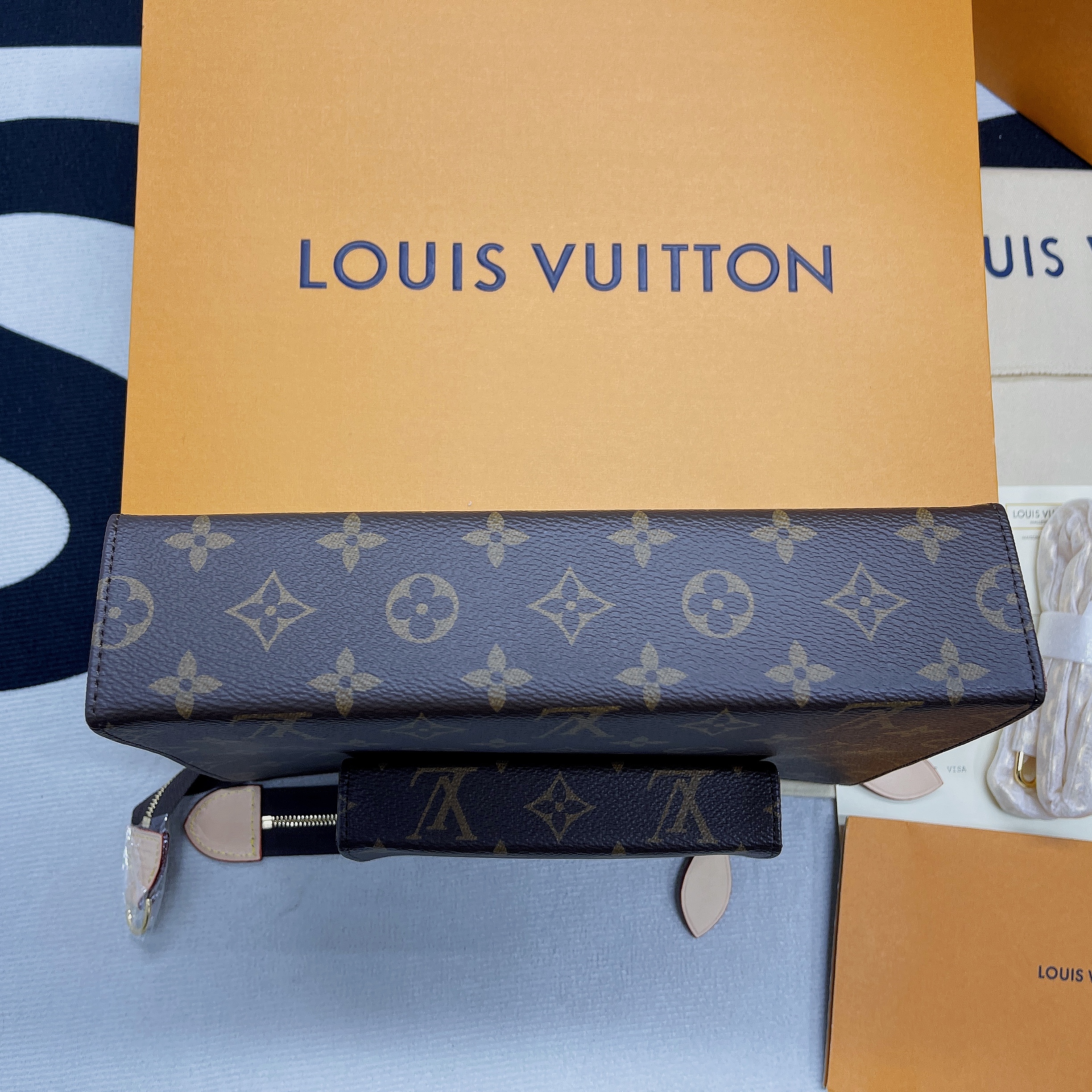 1:1 Replica Louis Vuitton Toiletry Pouch on Chain Monogram Canvas For Women, Women's Wallets 9.8in/25cm LV M81412 - Image 13