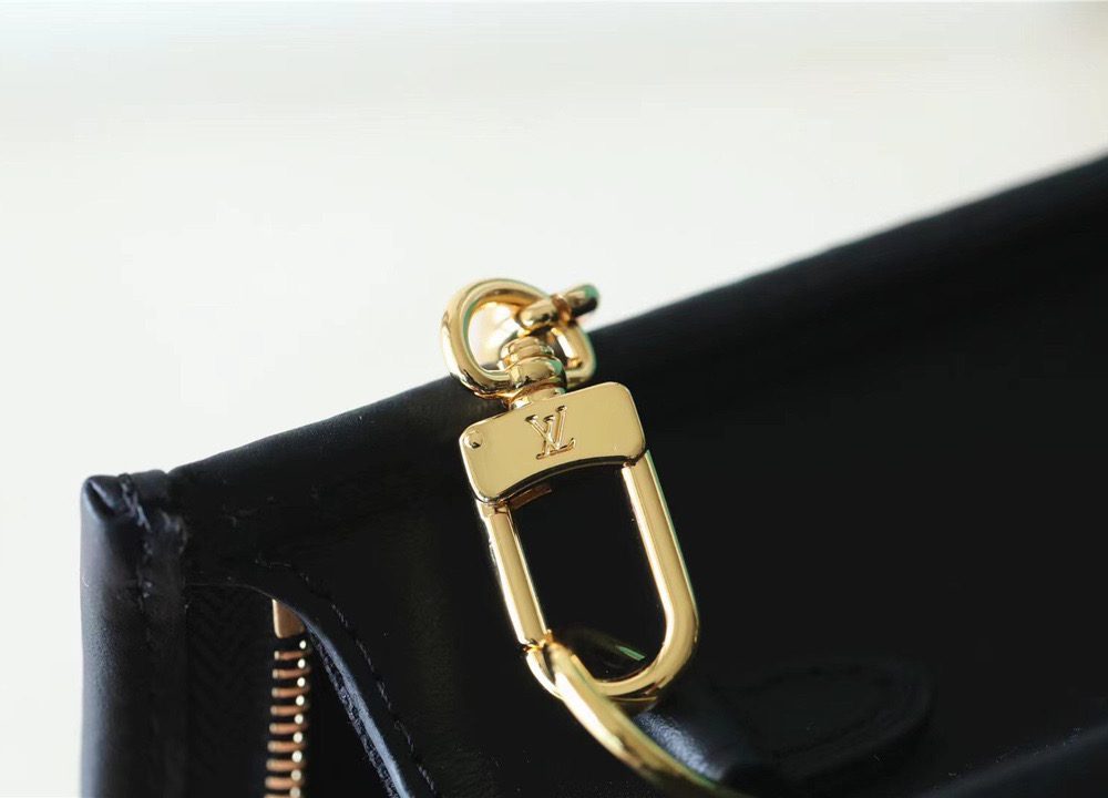 1:1 Replica Louis Vuitton Toiletry Pouch on Chain Raffia Natural /Black For Women, Women's Wallets 9.8in/25cm LV M81366