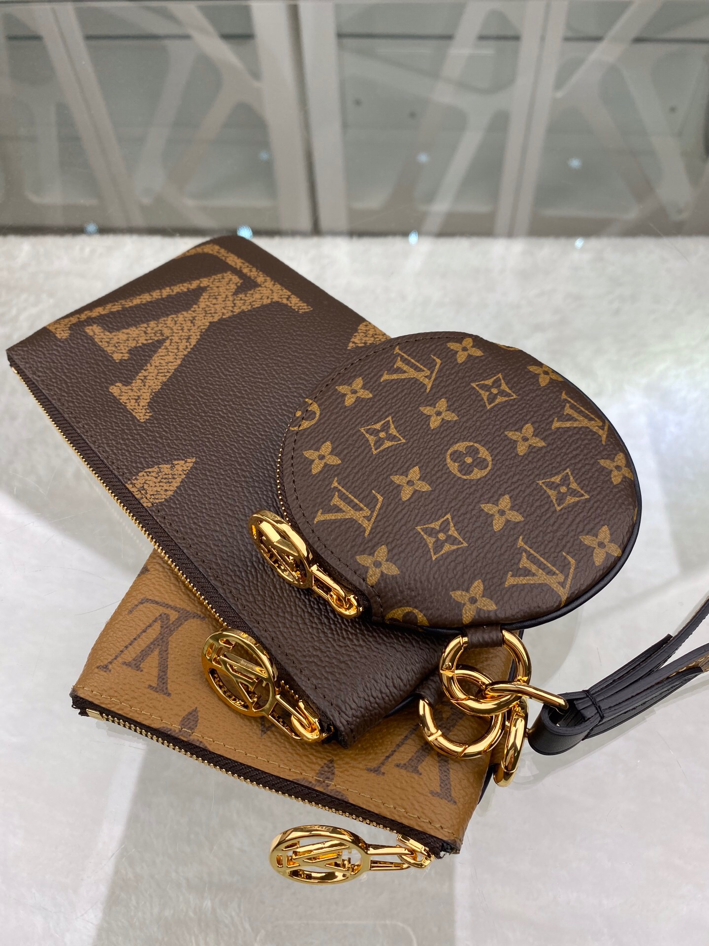 1:1 Replica Louis Vuitton Trio Pouch Monogram Giant/ Monogram Reverse/ Monogram Canvas Pink For Women, Women's Wallets 7.7in/19.5cm LV M68756 - Image 5