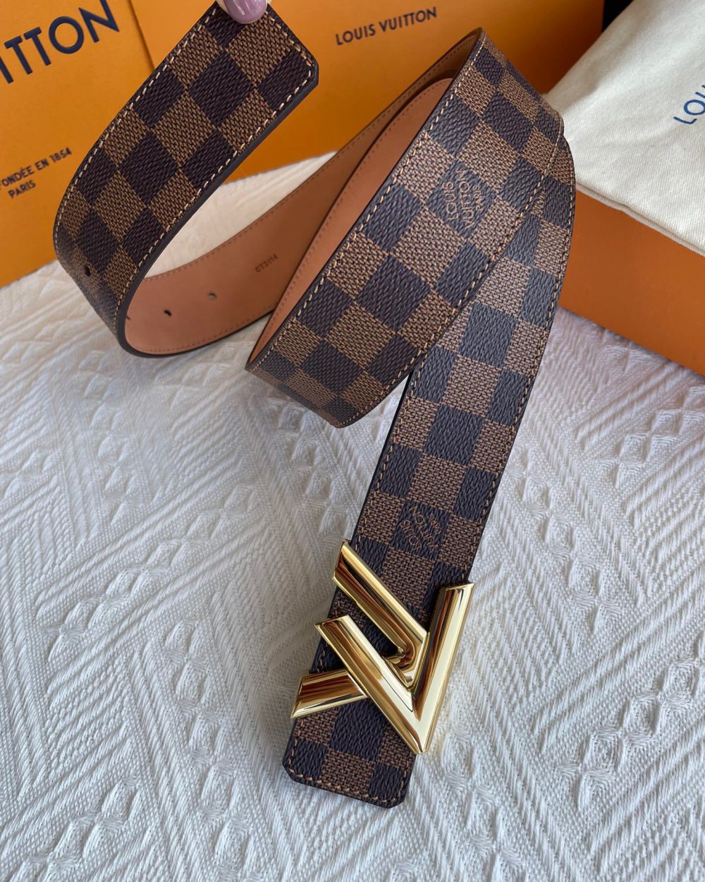 1:1 Replica Louis Vuitton Twist Iconic Initiales LV Belt Damier Infini Canvas Brown Gold Finishing LV Women Belt