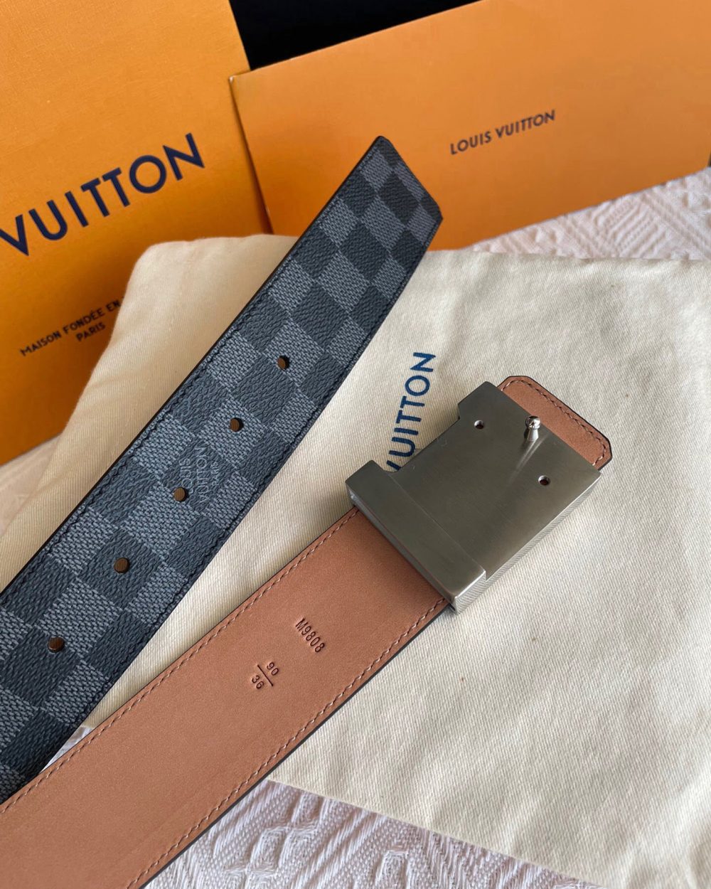 1:1 Replica Louis Vuitton Twist Initiales LV Belt Damier Infini Canvas Palladium Hardware LV Women Belt