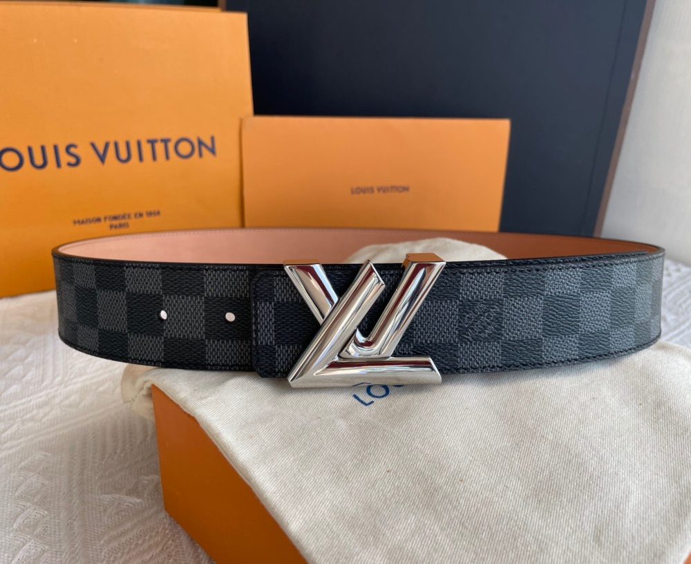 1:1 Replica Louis Vuitton Twist Initiales LV Belt Damier Infini Canvas Palladium Hardware LV Women Belt