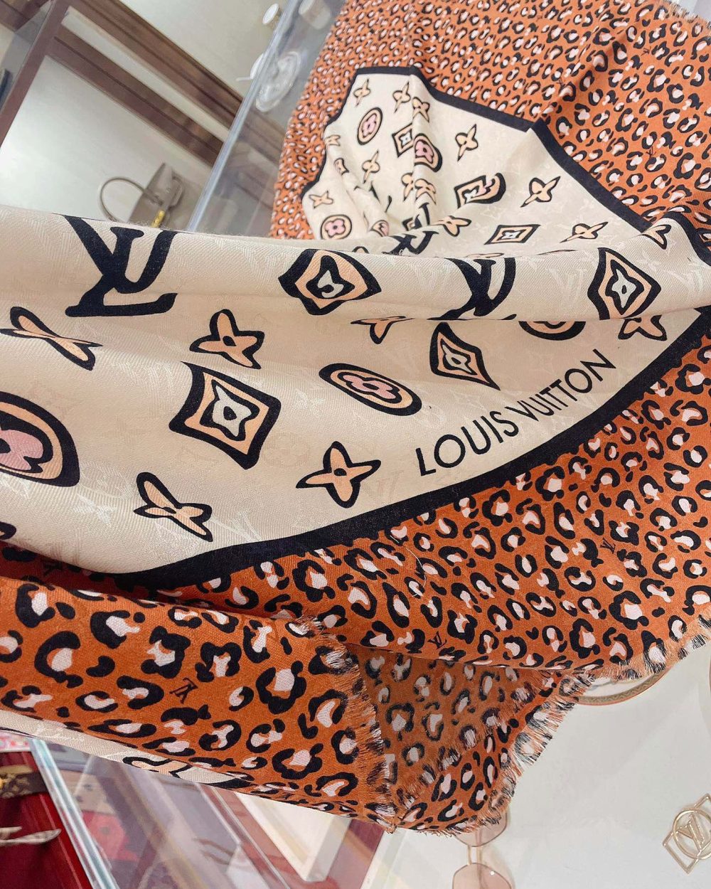 Louis Vuitton Wild at Heart Shawl Brown 140cm/55in