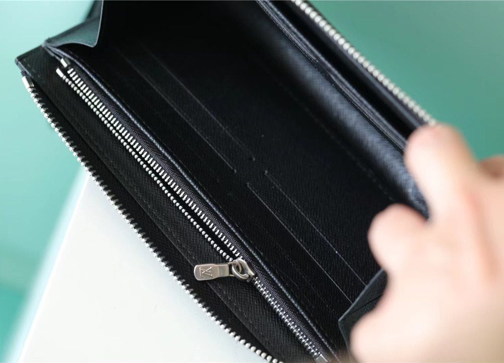 1:1 Replica Louis Vuitton Zippy Dragonne Epi Black For Women, Women's Wallets 4.3in/11cm LV M81325