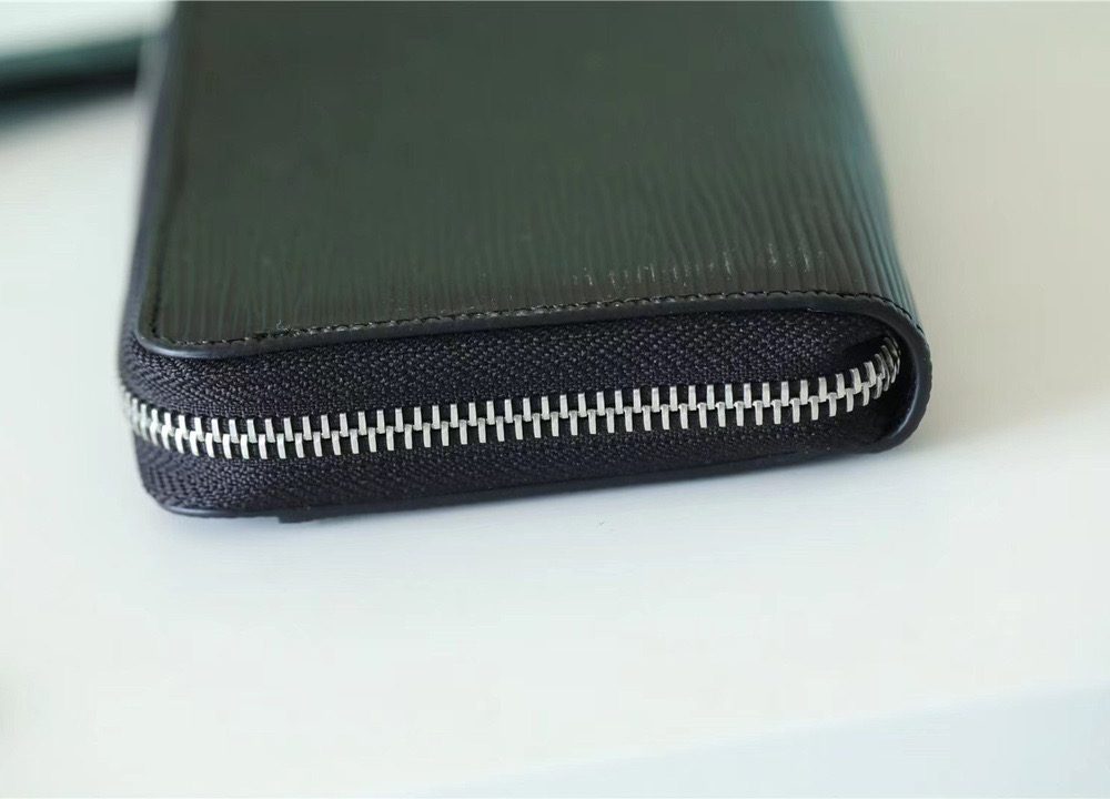 1:1 Replica Louis Vuitton Zippy Dragonne Epi Black For Women, Women's Wallets 4.3in/11cm LV M81325