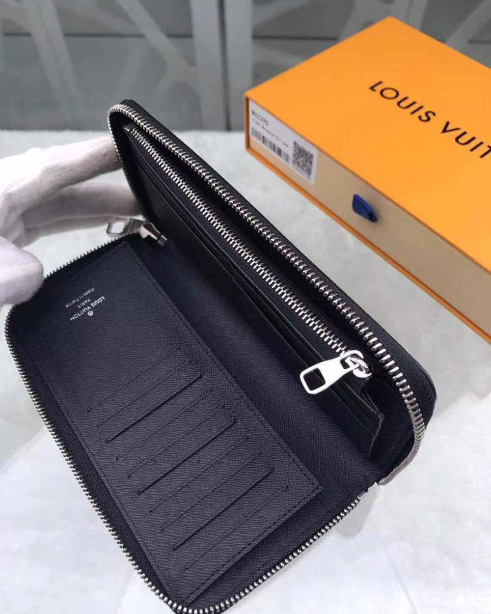 1:1 Replica Louis Vuitton Zippy Wallet Vertical Canvas Black For Men, Men's Wallet 7.9in/20cm LV M62295