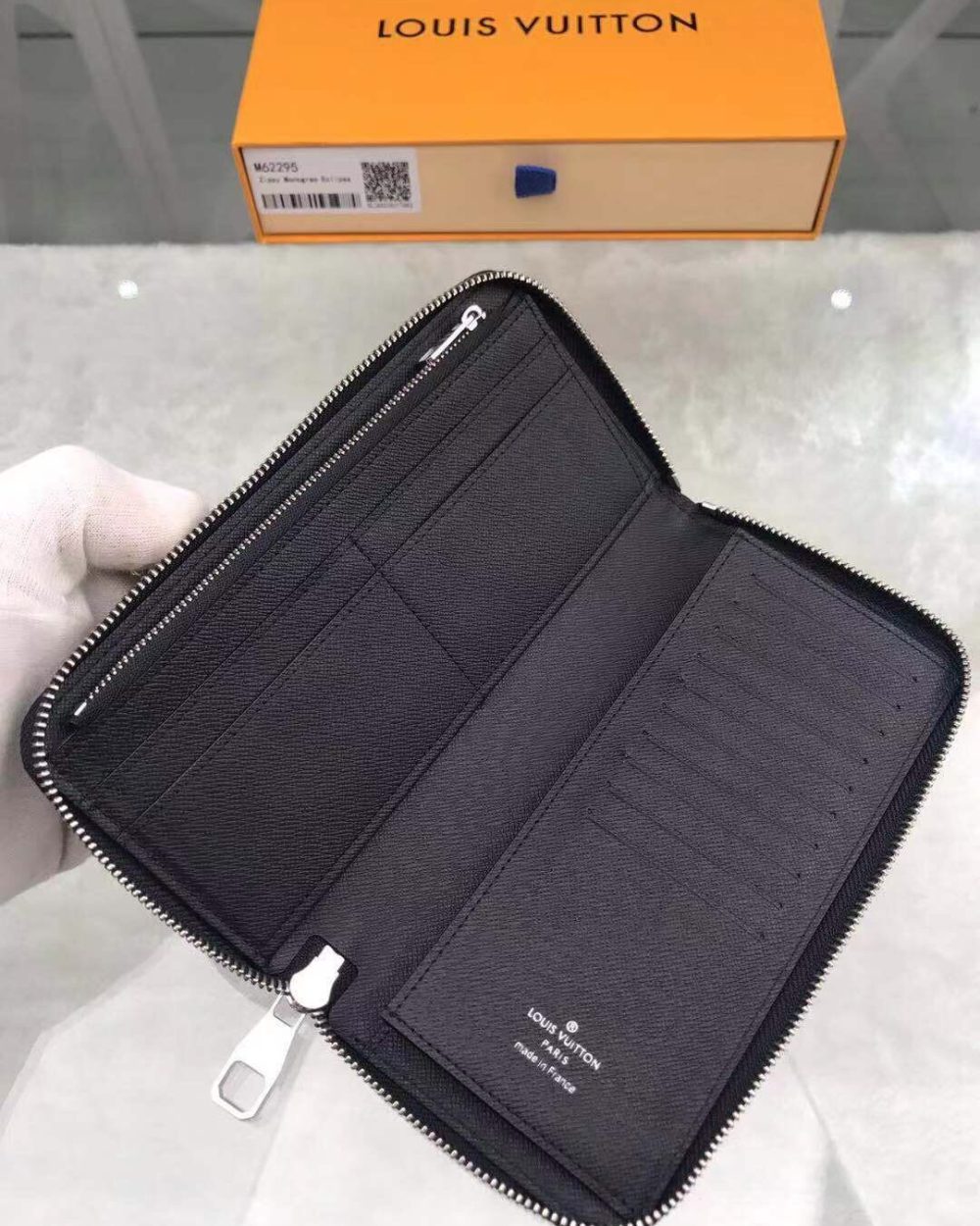 1:1 Replica Louis Vuitton Zippy Wallet Vertical Canvas Black For Men, Men's Wallet 7.9in/20cm LV M62295