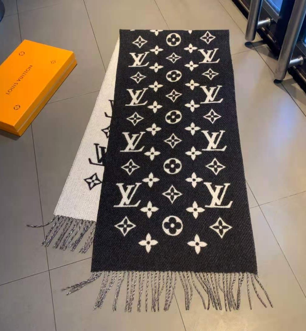 LV Essential Scarf Black For Women M77853
