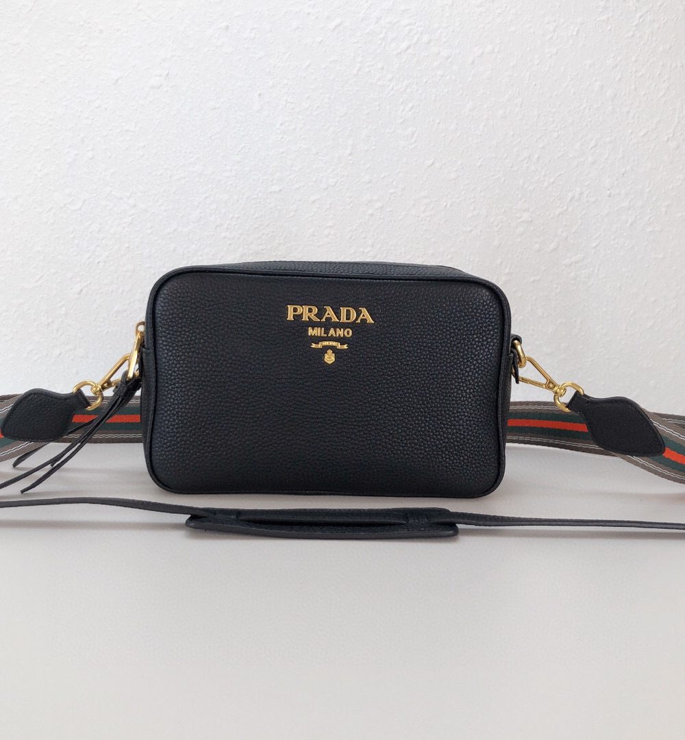 Medium Camera Bag With Gold Tone Hardware In Black For Women 8.6in/ 22cm