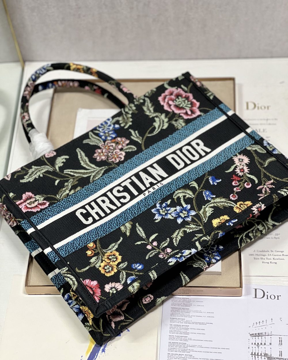 1:1 Replica Medium Dior Tote Bag White/Black For Women 14in/ 36cm M1296ZEAU_M933